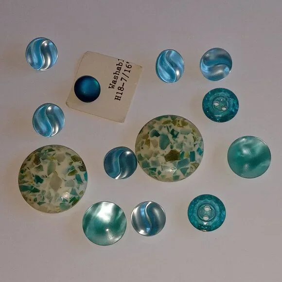 13 Retro Blue Vintage Buttons - Picture 10 of 12